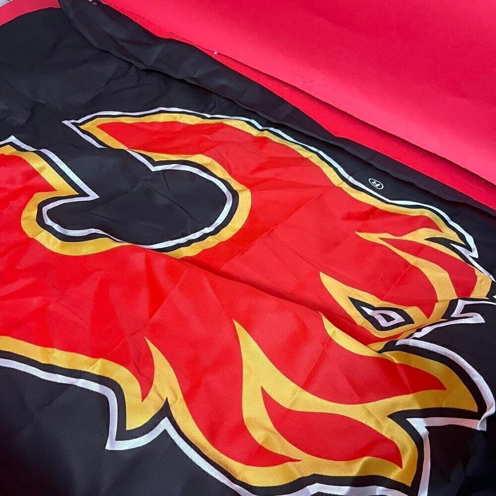 Giant Calgary flames decorative flag 🖤❤️